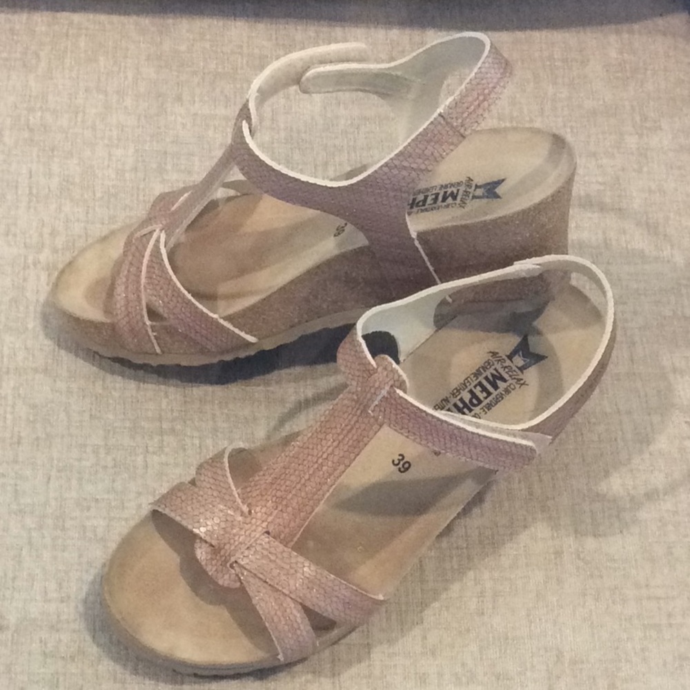 EUC Mephisto size 39 (8-81/2) neutral sandals